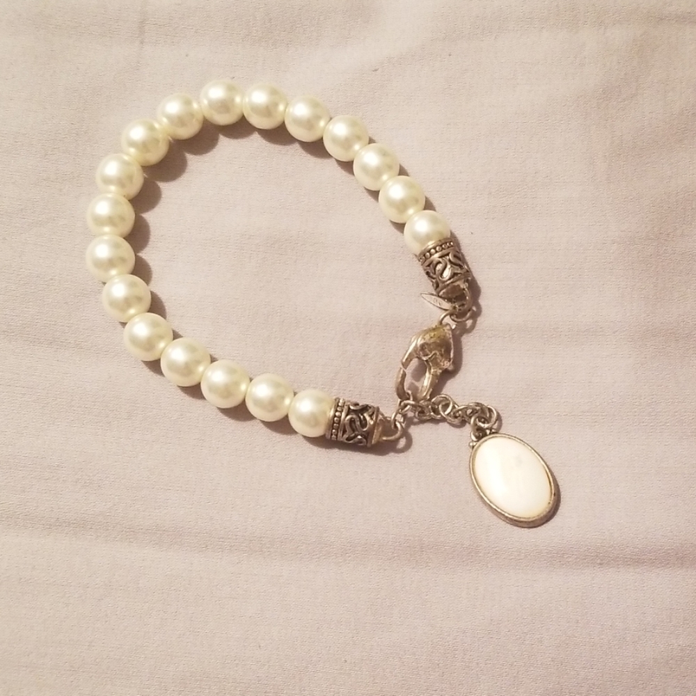 Pearl bracelet with pearl charm